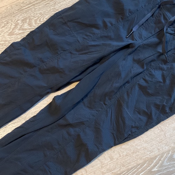 lululemon Street to Studio Pant II Unlined 27.5" Deep Coal Sz4 - Picture 8 of 11